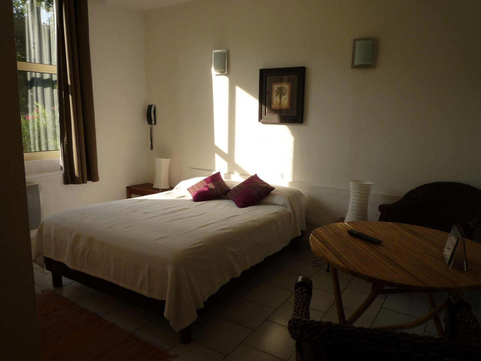 Hotel Les Bellugues Saint-Jean-du-Gard Extérieur photo